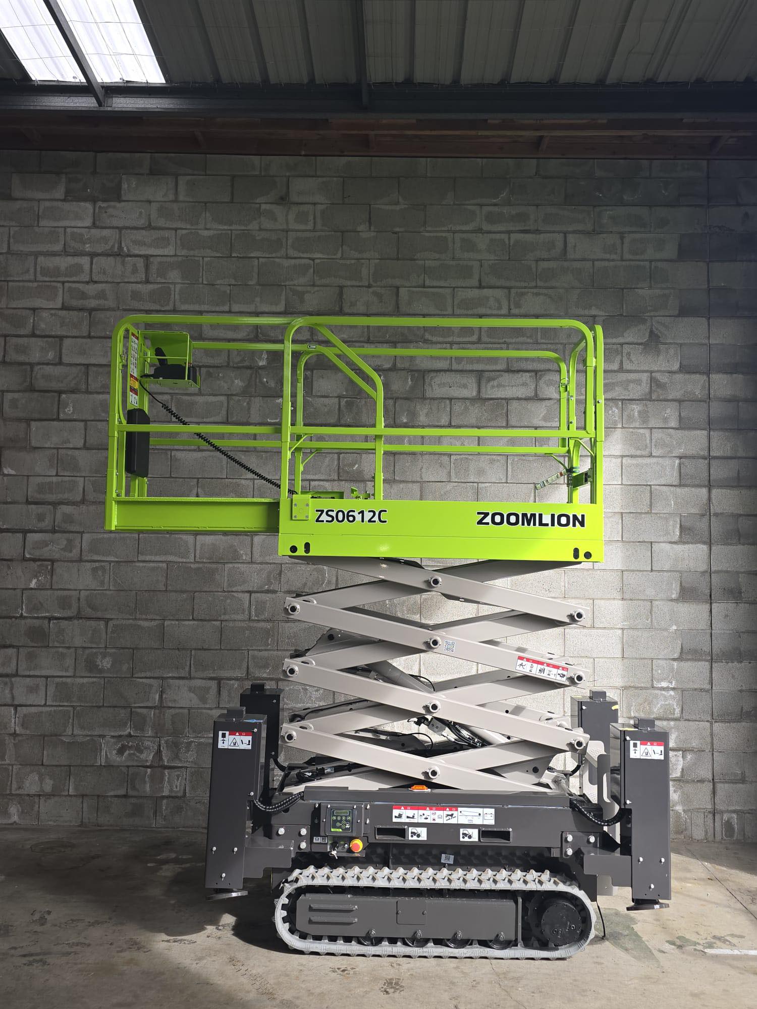 ZoomLion 7.8m Levelling Scissor Lift
